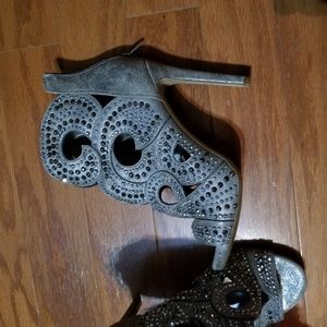 Gianni bini studded peep toe heels